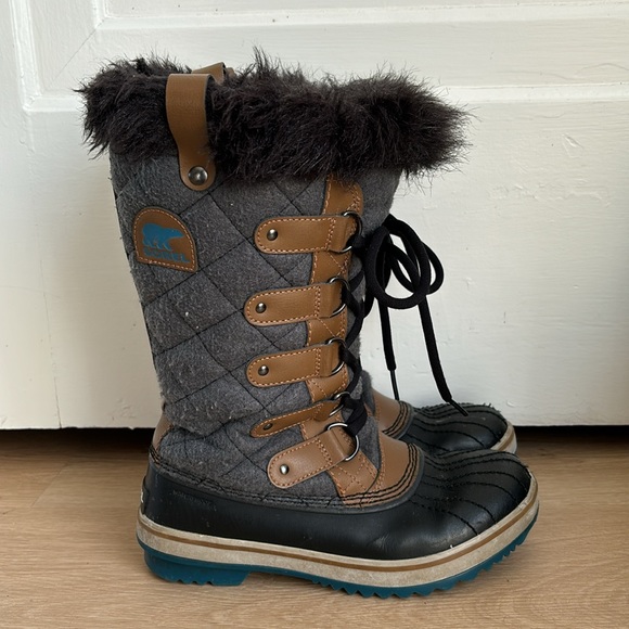 Sorel Boots - Picture 2 of 4